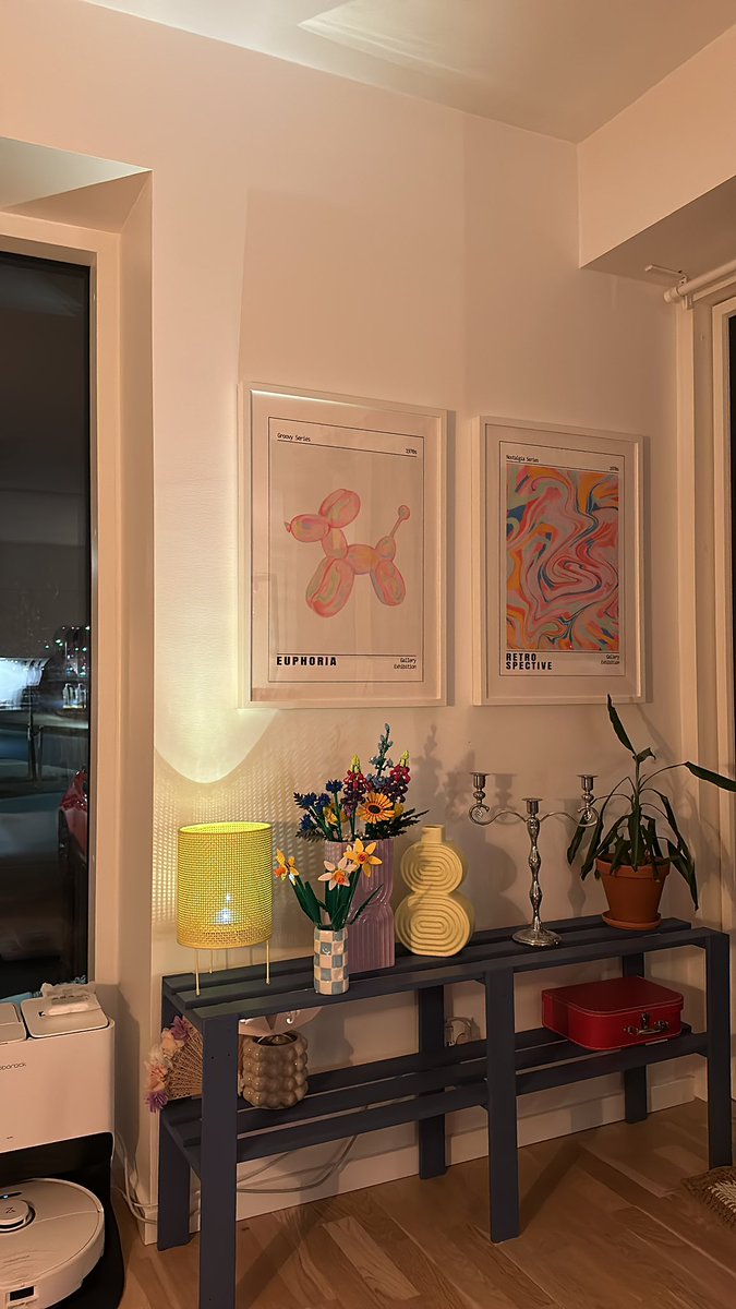 gulceofficial's tweet photo. @dilokoli Bu viral tweete denk geldim aynı lego çiçeklere aynı vazolara sahip olup aynı şekilde yerleştirmiş olmamızzz wow https://t.co/mVCUt4lwUy