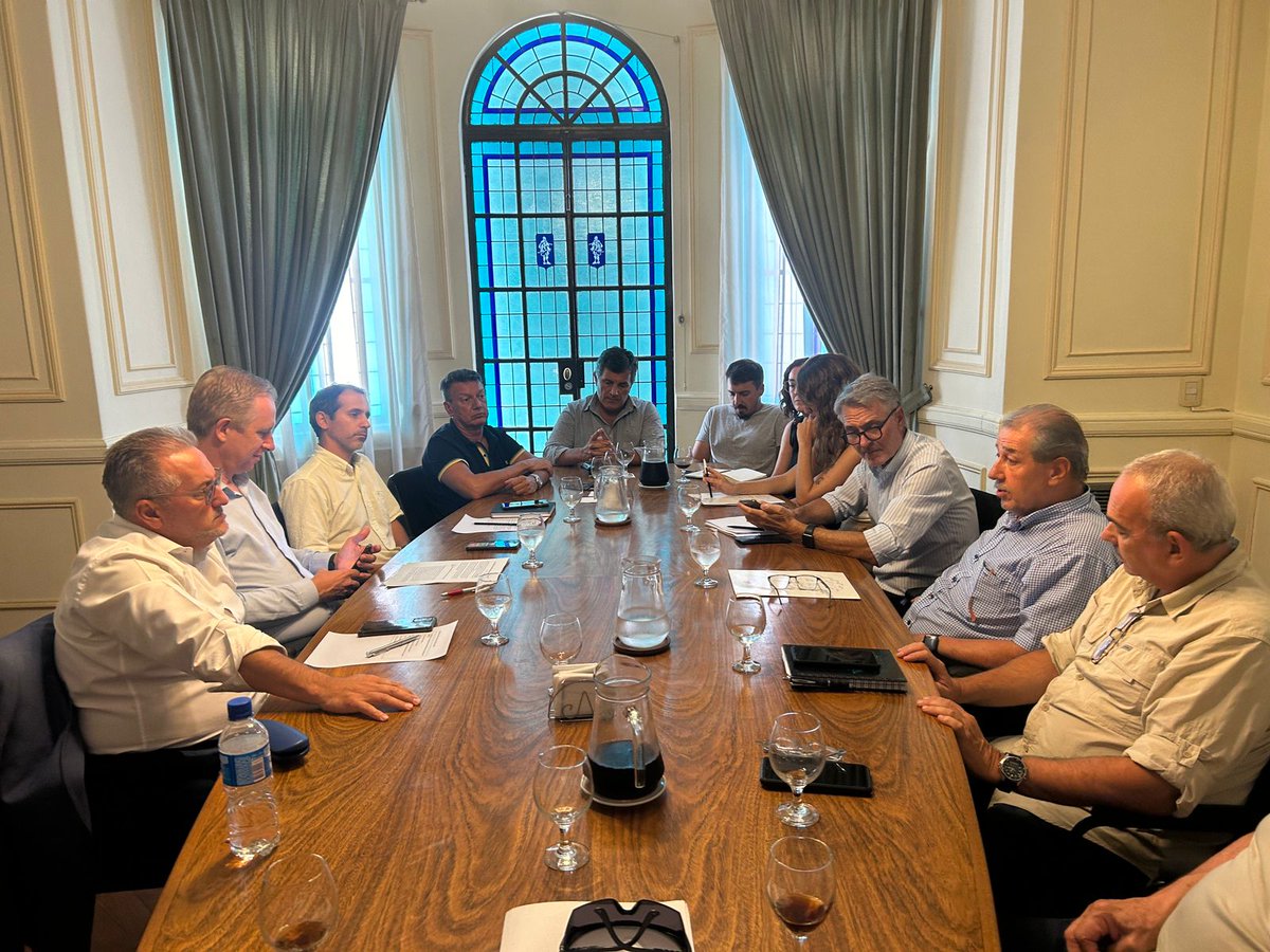 marcelewan's tweet photo. Hay una manifiesta preocupación por la desregulación y liberación de precios, licuación de ingresos, suba de impuestos, falta de créditos blandos, derogación de #CompreNacional y de #LeyDeGóndolas; los cambios en #Biocombustibles y el Régimen de Incentivo para Grandes Inversiones https://t.co/VVzmyb75U9