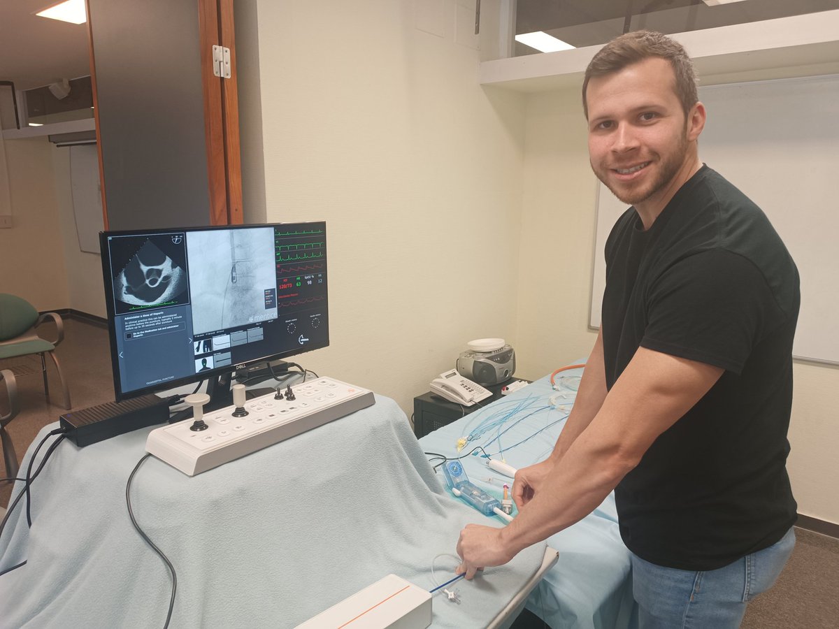 ArritmiasNegrin's tweet photo. #DOCENCIA EN CARDIOLOGÍA🫀
🥳 Aún de resaca tras nuestro 1ER CURSO DE PUNCIÓN TRANSEPTAL🤺 para residentes🐣 con #SIMULADOR VIRTUAL #Mentice 🎮
Gracias a @motivandome que hizo esto posible 🥰
Pronto repasamos las charlas que dimos👩🏻🏫🧑🏻🏫 sobre claves anatómicas, tips⭐ y mucho+! https://t.co/7R1Po8GlZJ