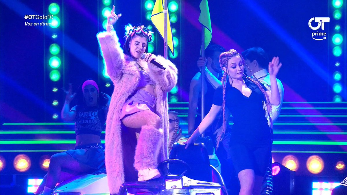 Ella sirve chonaca ella sirve verbena ella sirve era un domingo en la tarde y fui a los coches de coche #OTGala10