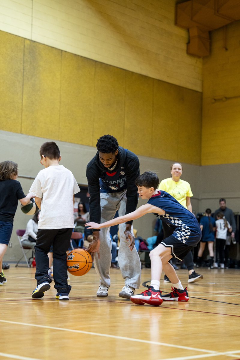 mtl_alliance's tweet photo. Retour sur notre atelier dβintroduction au basketball aux Jeux du Sud-Ouest cette fin de semaine ππ
We had so much fun running a mini basketball clinic at the Jeux du Sud-Ouest this weekend ππ
#RepMTL https://t.co/ZxelRNFOq0