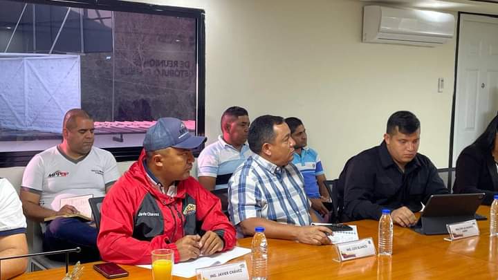 #5Febrero #DeLaManoConElPueblo #CalabozoTricentenario Hoy Mesa de Trabajo con nuestro Ministro @GRaulparedes nuestro Ingeniero Municipal y @obras_guarico @NicolasMaduro @josemvasquez @dcabellor #PorAmorAMiranda #HechosNoPalabras @jorgerpsuv @JoseGVielmaMora @RMarcoTorres