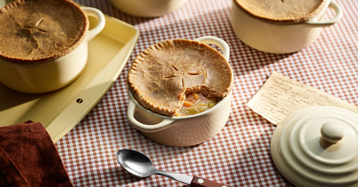 Who doesn't love homemade pot pie? This savory recipe is perfect for your #MeatlessMonday dinner. 📸 Veggie and Potato Pot Pie: spr.ly/6015V6trF #LovedforLifetimes #Vitamix #myvitamix