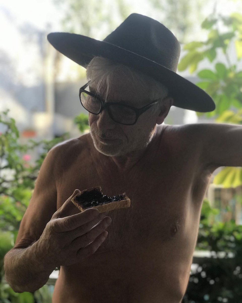 Lauras_Delicity's tweet photo. Nunca esta de más recordar al genio de @gerardoromanooficial y su buena onda de siempre!!!
Gracias Ger por ser como sos tan talentoso y tan copado desde todo el equipo de @laurasdelicity te admiramos mucho 👏🏽👏🏽#gerardo #gerardoromano #televisión #películas #marginal #elmarginal https://t.co/JFyqmhZrGL