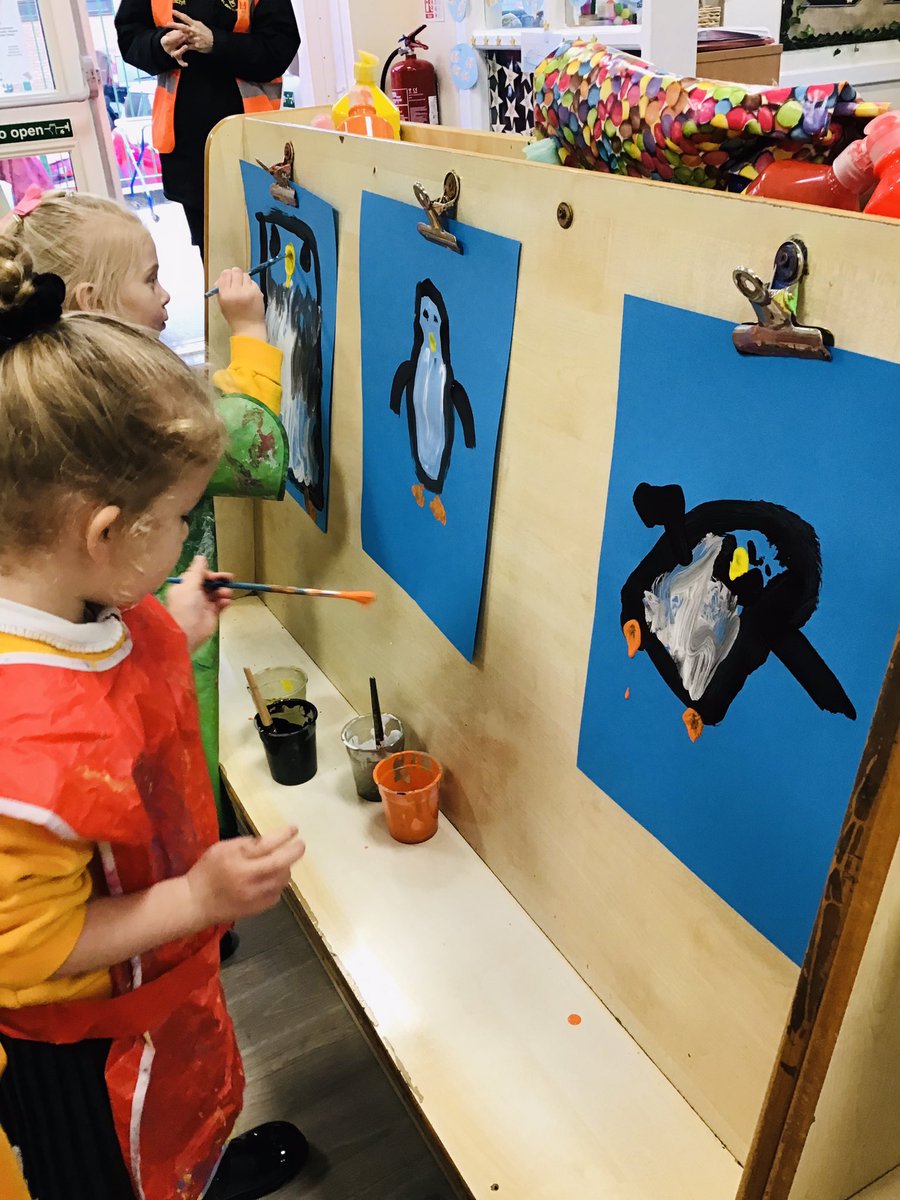 EYFSSJV's tweet photo. We read a lovely story called ‘Lost and Found’ today about a Penguin who was lost and lonely, until he found a friend! We then had a go at painting our own Penguins 🐧 🎨 #SJVArt https://t.co/nfAt5jaUqY