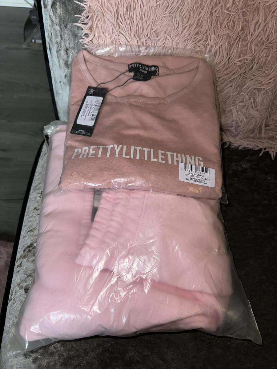 BPrettyTough's tweet photo. Part one of @OfficialPLT magical studio lighting that makes products look completely different … https://t.co/IqKsrKwEwA