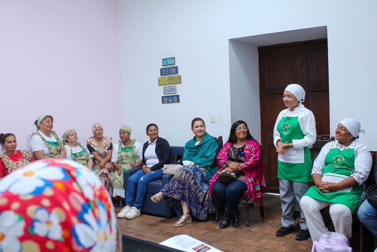 YesseniaVe29332's tweet photo. Popayán, fue la primera ciudad en ser nombrada Ciudad de la Gastronomía de la UNESCO desde 2005.

Por esto hoy nos alegra la visita de Corpoguardianas, quienes nos trajeron una muestra de sus más deliciosas preparaciones y con quiénes iniciamos una agenda de articulación
#popayán https://t.co/f04m8NurWn