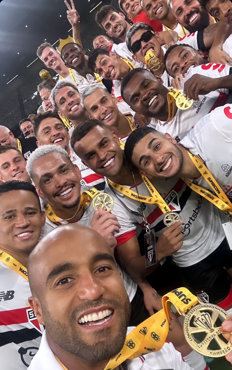 SaoPauloFC's tweet image. 🤳 A selfie dos SuperCampeões! 🏆

#SuperCampeãoDeTudo
#VamosSãoPaulo 🇾🇪