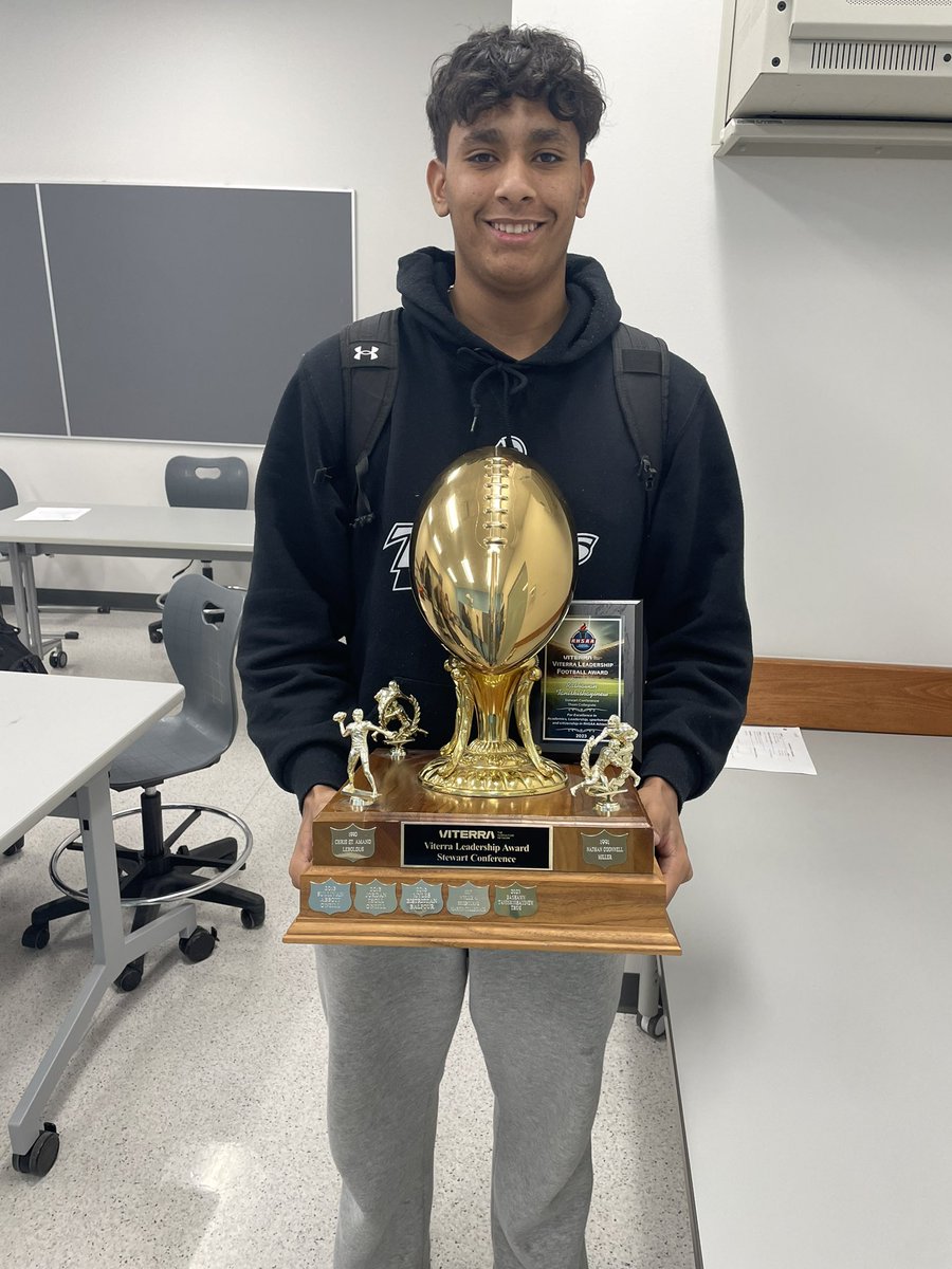 RHSAAthletics's tweet image. Congratulations 

Rashawn Taniskishayinew

On being awarded the 

Viterra Football Leadership Award

For excellence in academics,Leadership,Sportsmanship and citizenship in RHSAA athletics 

RIFL. Stewart Conference 🏈 
Scott Collegiate HS
Thom Football
