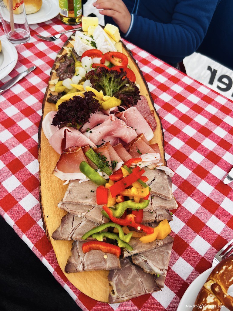 MudpieFridays's tweet image. Despite our unluckiness with the weather, the boys thought it was brilliant to be able to eat in a cable car on the Hintertux Glacier.

Read more 👉 lttr.ai/AOIZa

#CableCar #HintertuxGlacier #YearRoundSkiResort