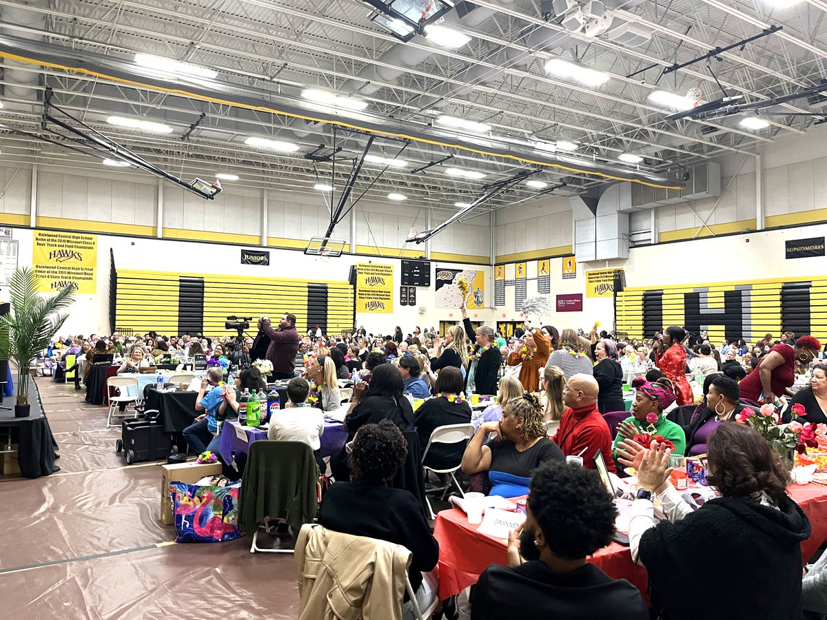 HSD recently celebrated the district’s Teacher of the Year, building-level Teachers of the Year, and Support Staff of the Year at the annual PTA Founders' Day dinner. More than $25,000 was raised for the PTA to provide scholarships to graduating seniors.

hazelwoodschools.org/site/default.a…