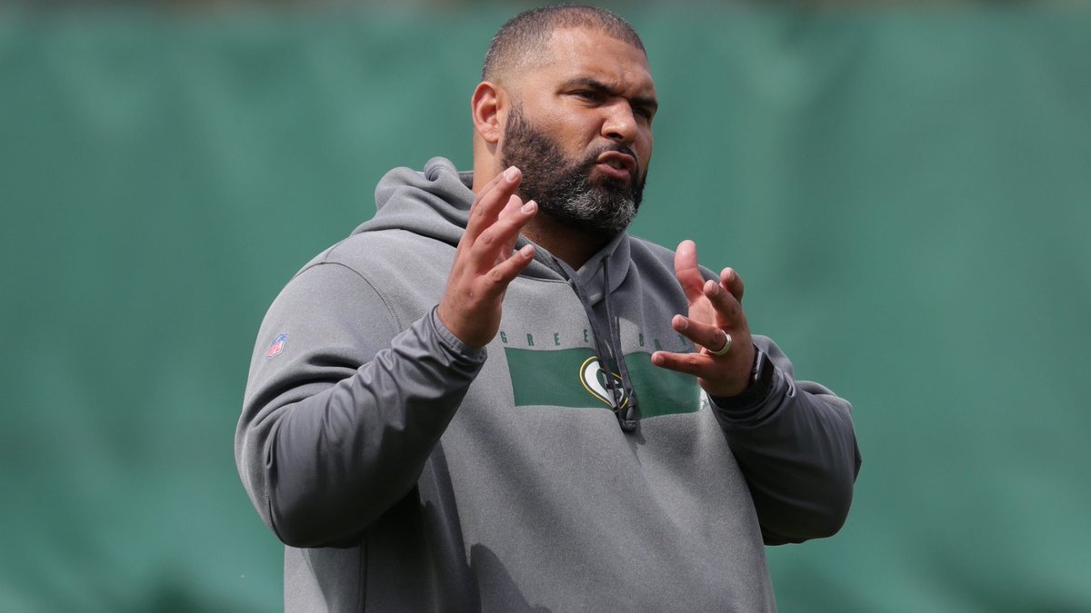 Breaking: Jerry Montgomery has been hired by the Patriots, per @RobDemovsky. The D-line coach/run game coordinator had been with the Packers since 2015. That was his entry into the NFL after coaching in college.