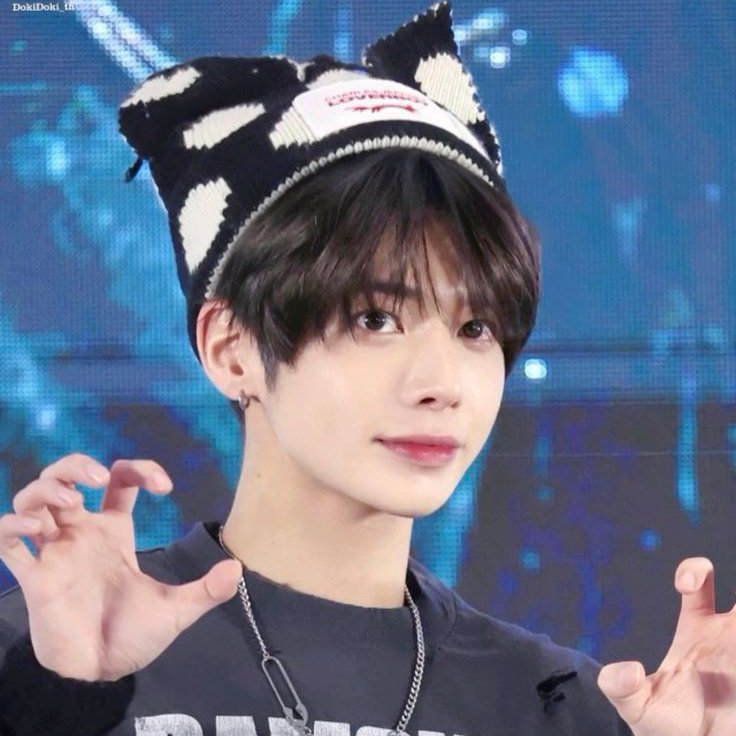 🦢🐱 (@kzthfiles) on Twitter photo 