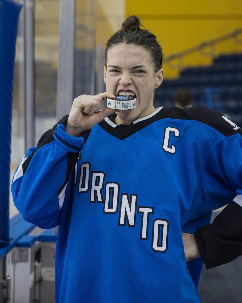 PWHL_Toronto's tweet photo. WHAT A BEAUTIFUL FIRST FOR OUR CAPTAIN. 🥵

CC: Blayre Turnbull (@katbt617) https://t.co/YhP7ozVEby
