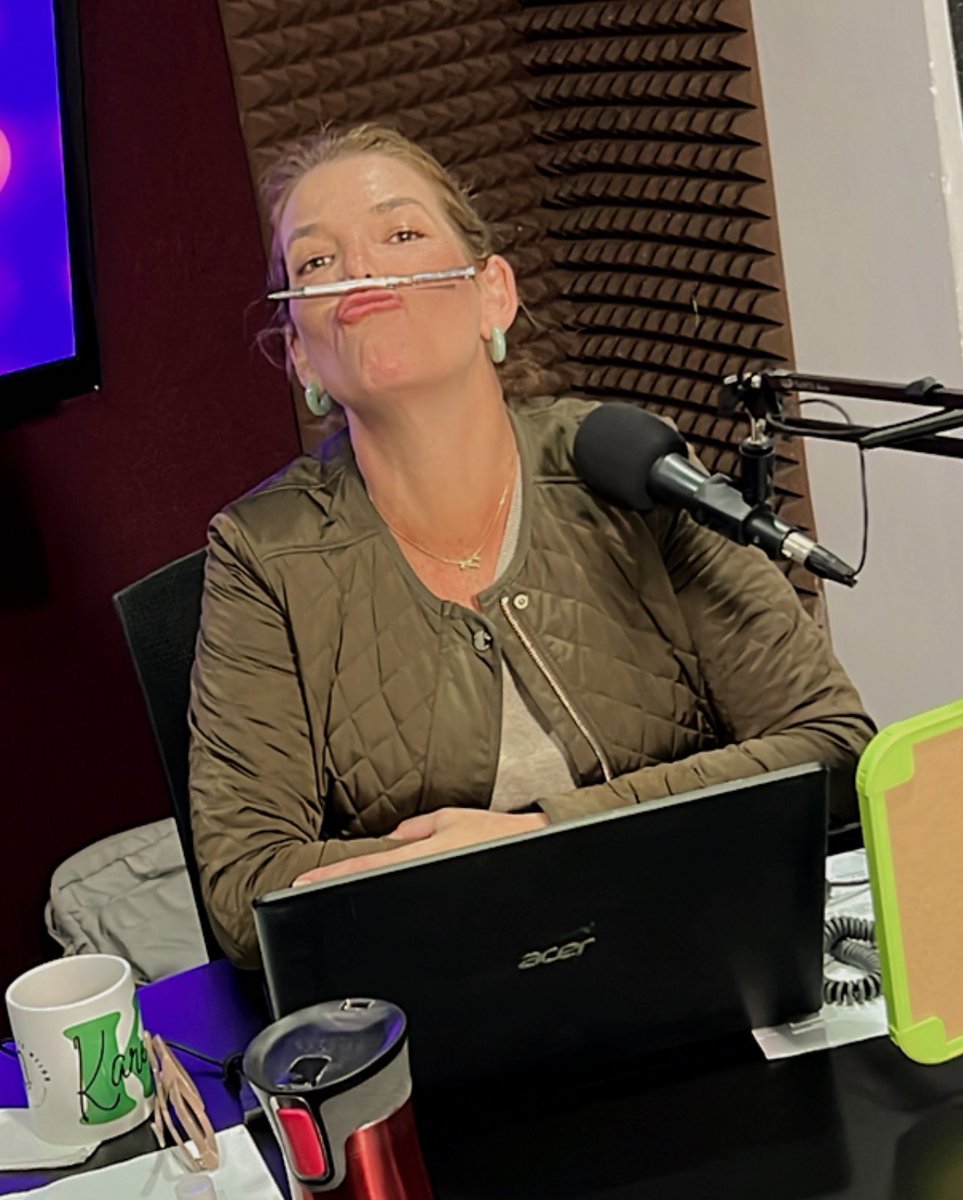condosesmejor's tweet photo. Comenzamos la semana junto a @mafebadillo y @KarenBitton conversando sobre “El Desarrollo Precoz en las niña” con Dra. Lilian
Orellana - Ginecóloga.

No descuidemos a nuestras niñas, acudamos donde expertos y veamos siempre su bienestar y salud.  

#C2EM #Lunes https://t.co/2vJCkXeXAR