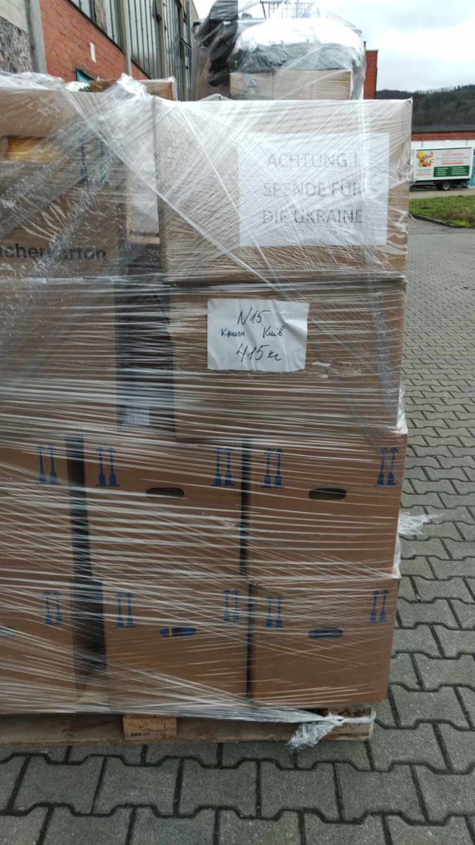 the_ICMU's tweet photo. A thousand+ of volumes of Lecture Notes in Mathematics and more math publications of Springer have cleared the customs and are heading to Kyiv. Thank you @Springernomics and thank you Deutsch-Ukrainische Gesellschaft Rhein-Neckar for shipping them! https://t.co/u2qfj3X2Gd