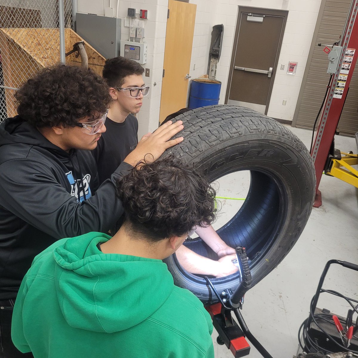 AutoHarlan's tweet image. Late afternoon tire patch.