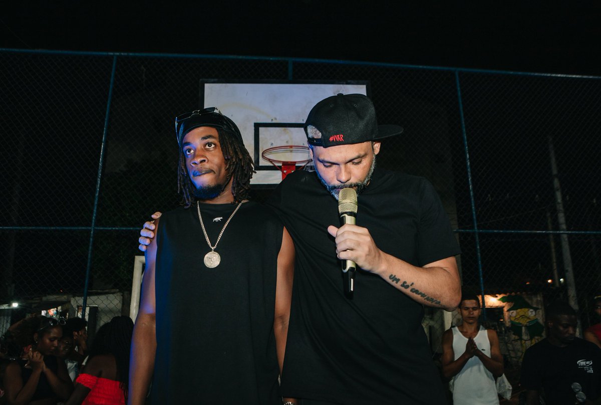 mcwjota's tweet photo. "QUER SER O MELHOR VAI SER O MELHOR PRA TUA COMUNIDADE" 🎶🔥

Sobre nosso evento em solidariedade às vítimas das chuvas na comunidade da Pedreira em Costa Barros.

Foto: @eliasmast

#VVAR #MCMARECHAL #WJ #mcwjota #OPiorPoetaDoMundo 🔥 https://t.co/uk1MpHWeBs