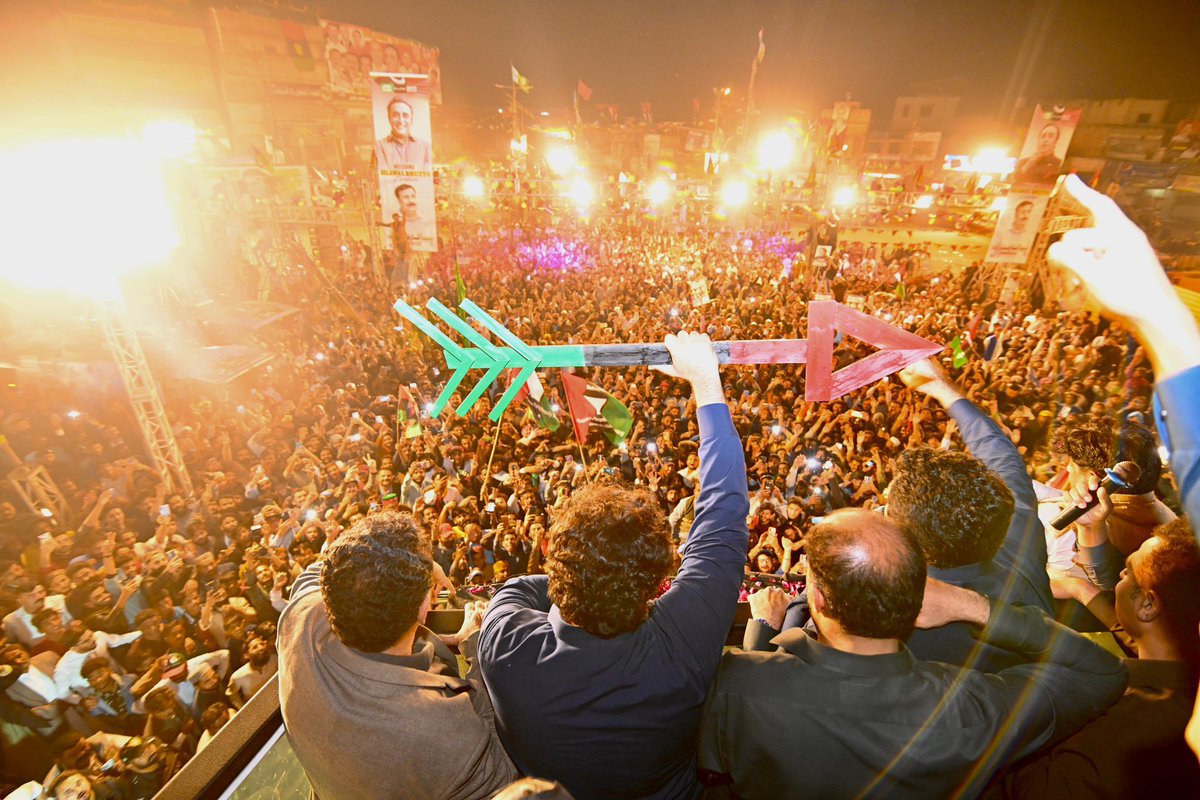 MaleehaManzoor's tweet photo. This is Karachi's answer to the propagandists in only 24 hours. Fake news machinery and those who tried taking refuge in rain propaganda failed miserably. Bilawal Bhutto all the way! #KarachiWithBilawal https://t.co/lvz1iJsiCP