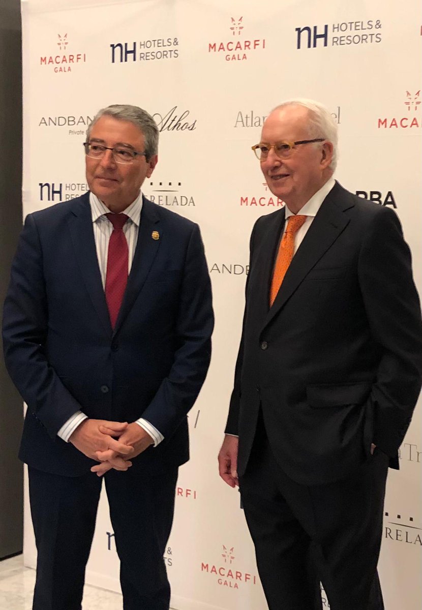 diputacionMLG's tweet photo. El presidente de la @diputacionMLG, @Francissalado, ha subrayado en la gala de los #Premios #Macarfi que la #CostaDelSol es un destino líder y de referencia por su apuesta por la calidad, que en materia agroalimentaria y de restauración se materializa a través de @SaboraMalaga https://t.co/LPXEdLsFgu