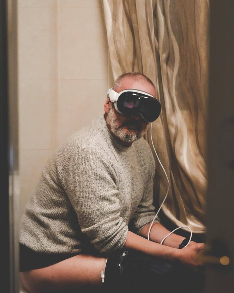 Jokeruzzo's tweet photo. Questa cosa del vision pro sta sfuggendo di mano. #visionpro https://t.co/llcaMUusln