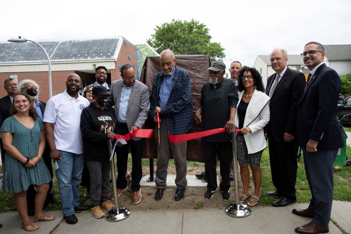 holy_cross's tweet photo. The College is saddened to report the recent passing of Thomas Doughton, Sr. Lecturer in the Center for Interdisciplinary Studies and chronicler of Worcester Black history. A longtime member of the HC community, Prof. Doughton was known for his dedication to student mentorship. https://t.co/I45489NHXC