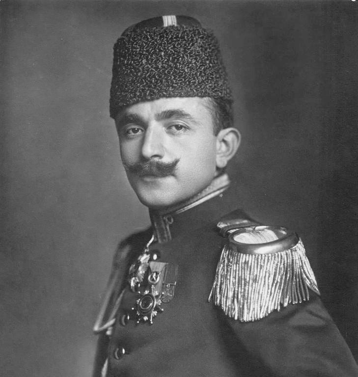 harbiyeliata's tweet photo. Kırmızı çizgilerim. https://t.co/XFGM3W2GEJ