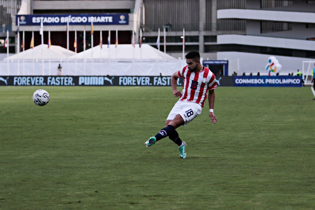 Danymacica's tweet photo. VAMOS #Albirroja 
GRAN partido de Paraguay! De todos los muchachos!!!
Destacar sin dudas a:
El arquero Angel Gonzalez, tapo un penal y siempre seguro
La dupla en el medio Viera/Peralta impecables
El excelente partido de Daniel Rivas
Y por supuesto la presencia de Gómez y en la zaga Ronaldo de Jesús!
💪🏻🇵🇾👏🏻👏🏻👏🏻👏🏻👏🏻👏🏻👏🏻👏🏻