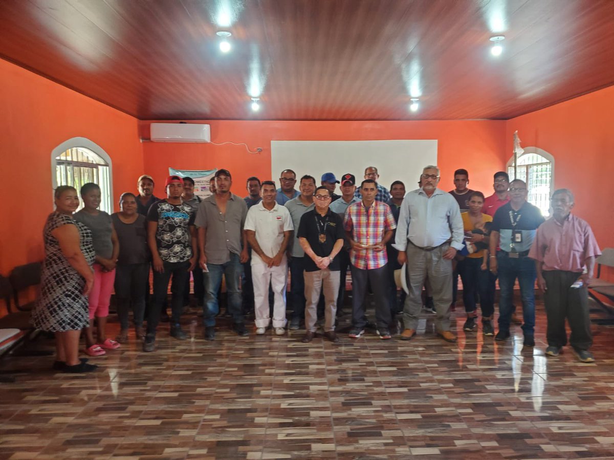 PJdeHonduras's tweet photo. El Juez de Paz Mixto del municipio de Alubaren, Francisco Morazán organizó una charla sobre violencia doméstica dirigida a Facilitadores Judiciales y otros miembros de la comunidad. #SNFJ #Honduras https://t.co/HEVHErlkQS