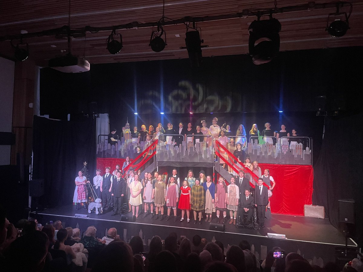Huge congratulations to all involved in the brilliant lower school production of Annie- absolutely brilliant 🎭🎶 Get yourself a ticket and enjoy!! 👏👏