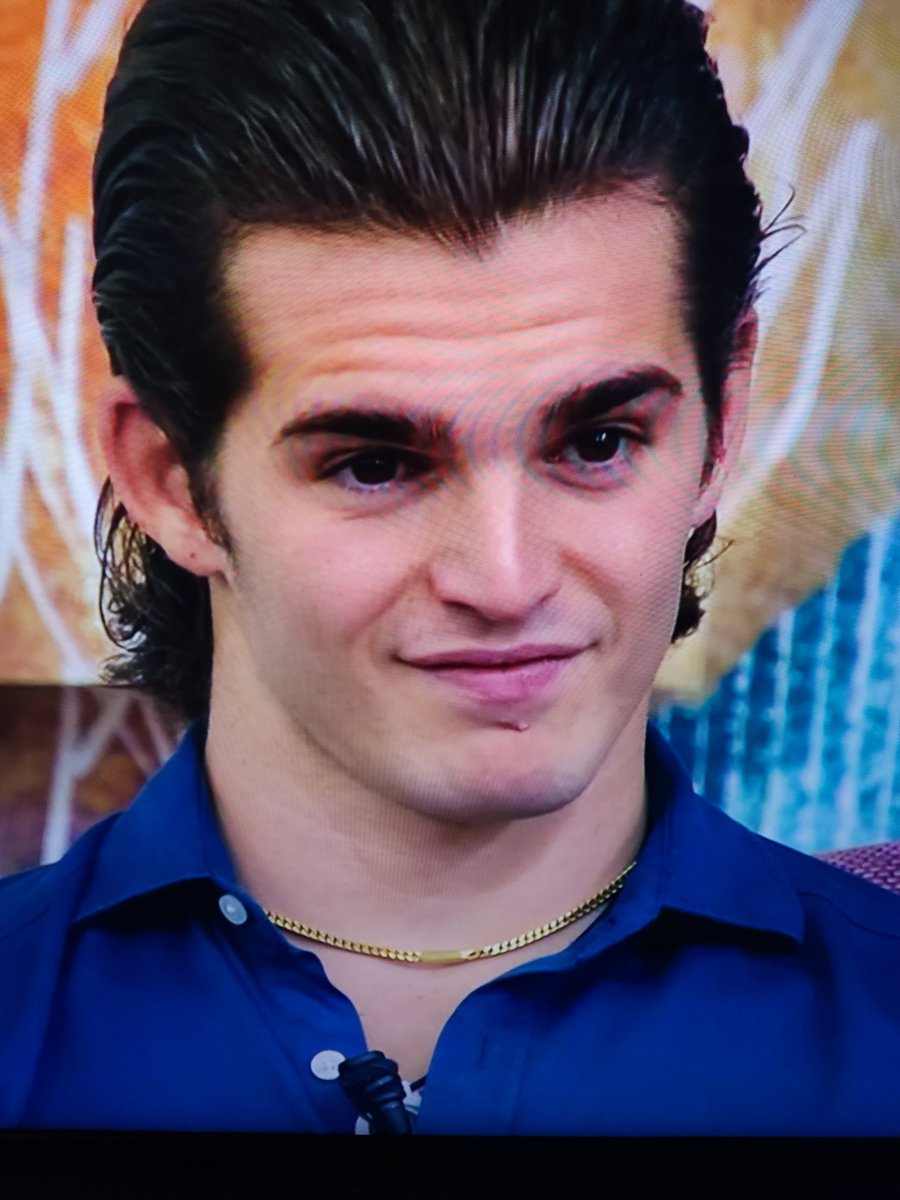 LiveGamerFamily's tweet photo. #grandefratello #affonso Piolo dopo aver detto "specchio riflesso" a un commento non fatto da parte di Bea. https://t.co/GJGnmEpPaZ