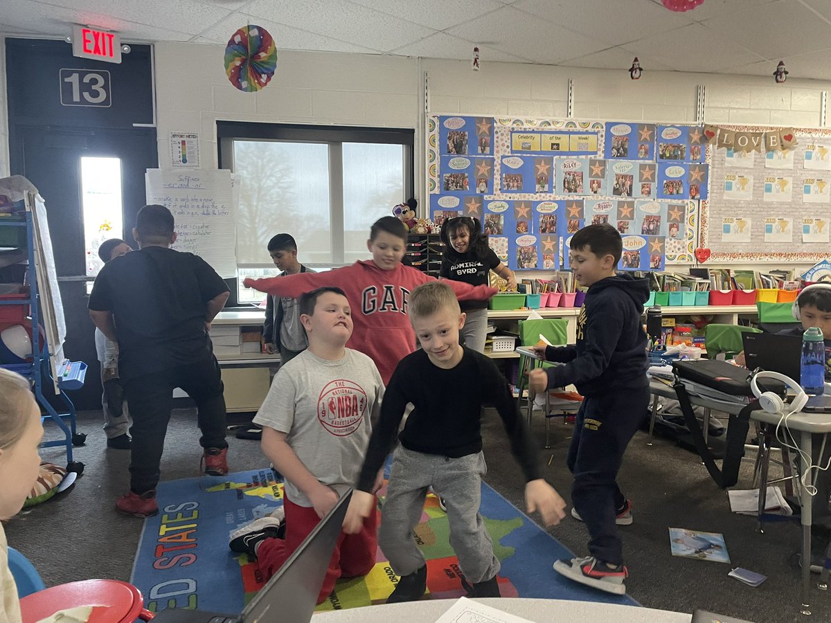 The Dynamite Darga’s are 100 days smarter today and celebrating it! <a href="/D59Byrd/">Admiral Byrd Elementary</a> <a href="/CCSD59/">CCSD59</a> #d59learns #TogetherWeCan