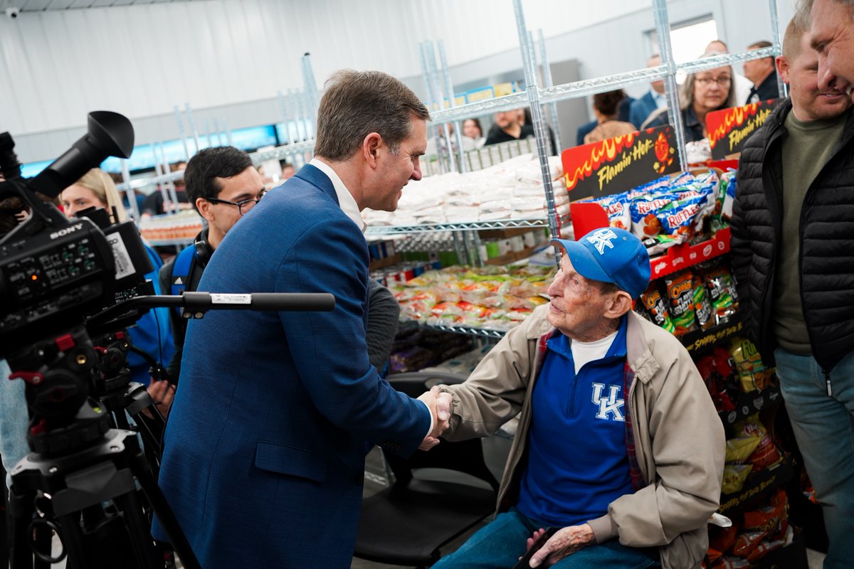 ChrisAppProj's tweet photo. Today was a special day for CAP. We cut the ribbon on our new pantry facility at Grateful Bread in Rockcastle County. Thank you to @andybeshearky for coming to our pantry opening and spotlighting hunger in Kentucky. #TeamKentucky #impact #WeAreCAP #FightHungerFeedHope https://t.co/PecLLaIXyz