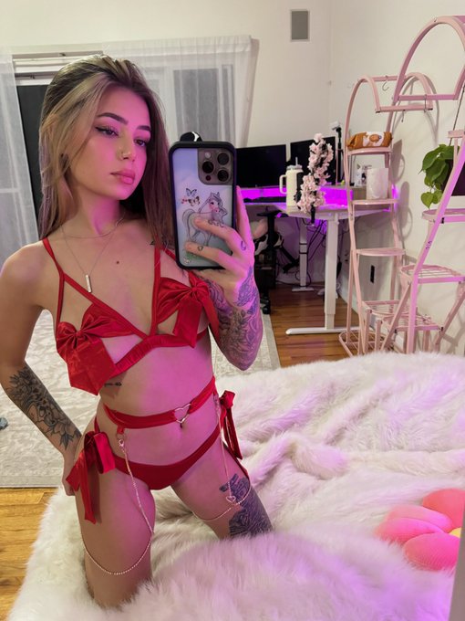 say &ldquo;yes&rdquo; if i can be ur valentines 🫶 https://t.co/3dUtAmSq4d