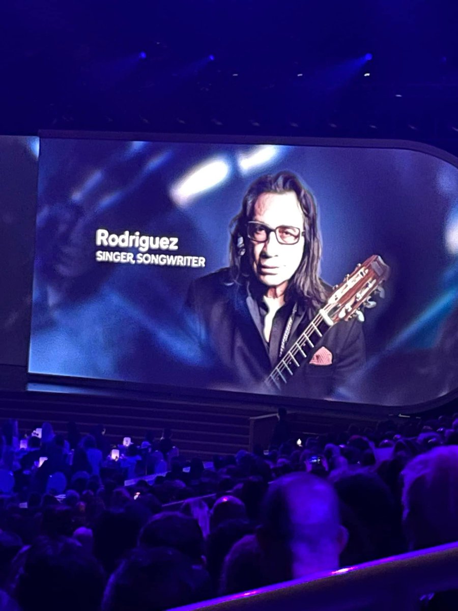 Simon Chinn tweet media