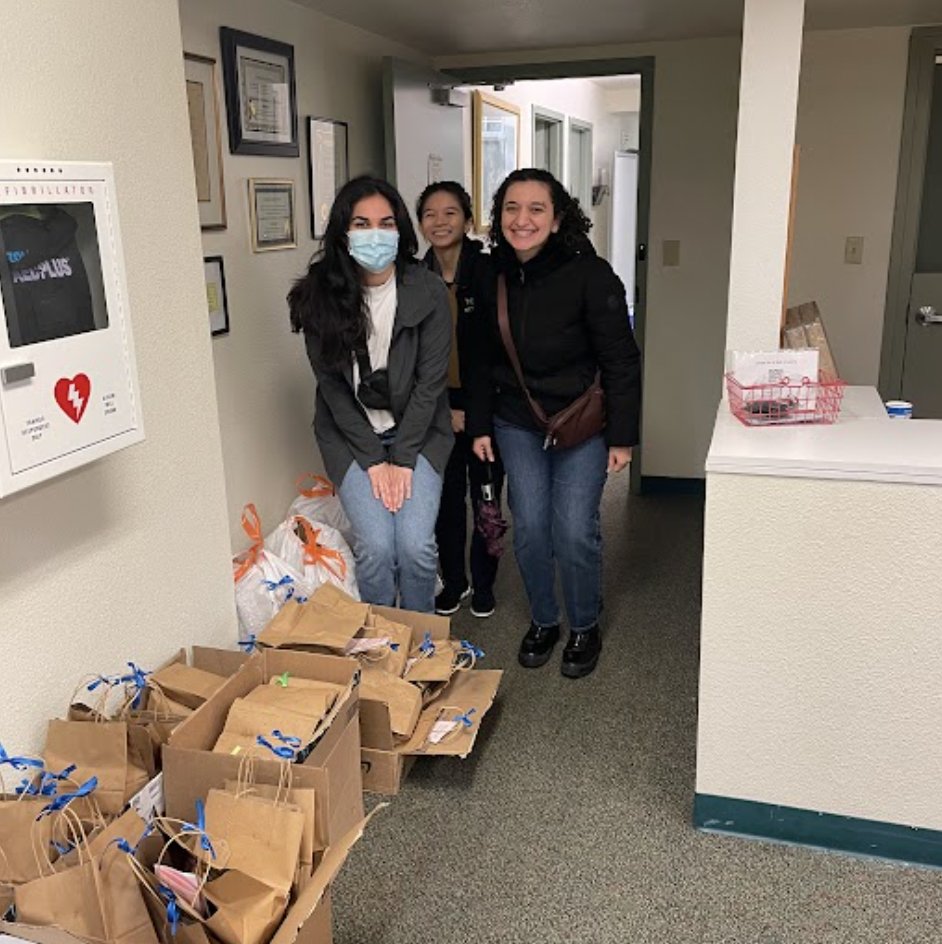 Thank you to UCSF’s Community Outreach Student Alliance for donating 300 care packages to our programs! COSA has created holiday care packages including HIV and operation immunizations, substance use, medication safe disposal and nutrition.