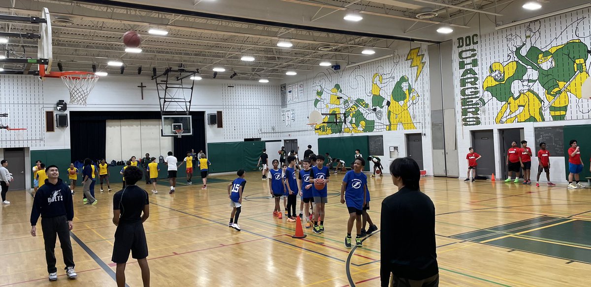 JosephLongo2019's tweet photo. DO’C hosted its feeder schools for another successful boys’ basketball tournament! Thanks to Mr. Orsag for facilitating, and the elementary teacher-coaches for their volunteerism! @DOC_CHS_Ajax @DurhamCatholic @DStargratt @KatharineSteve https://t.co/WHyiwts8bm