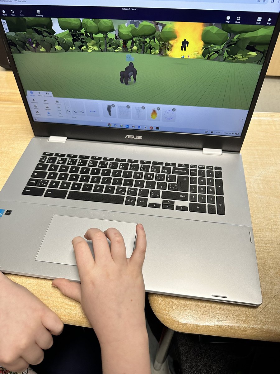 We had a fantastic workshop by <a href="/quconnections/">Queen's Connections</a> learning about creating vr environments with @CoSpaces_Edu ! <a href="/EcoleMaple_LDSB/">École Maple Elementary School</a>