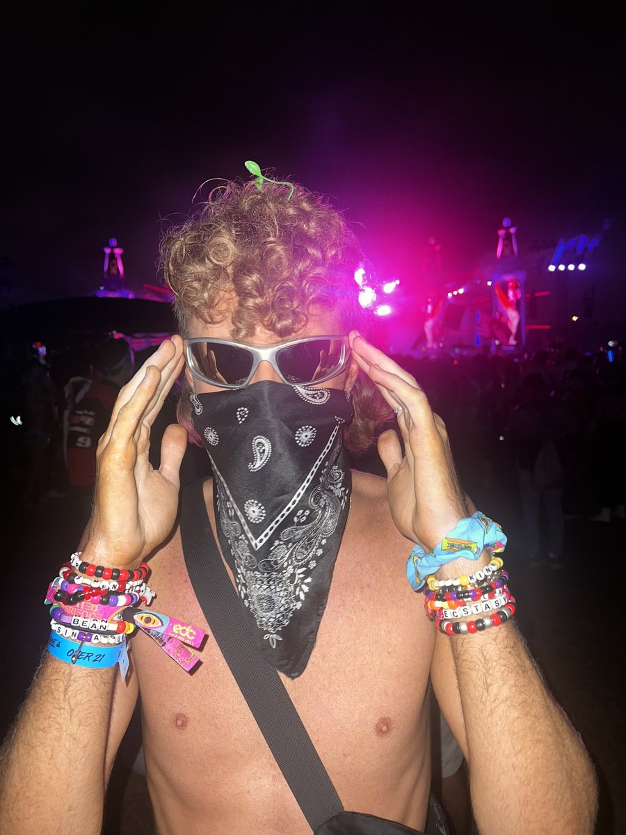 pattydaddy1697's tweet photo. Cheerleader to Raver thread: 

Started in 2011 Retired in 2023 https://t.co/E13Wkg2ppi