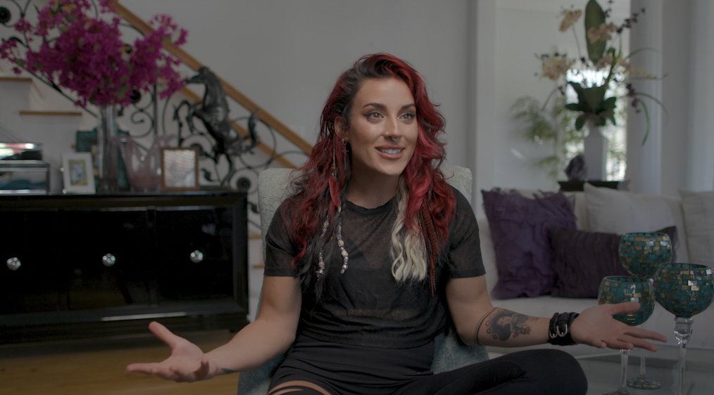 TheChallenge's tweet photo. Saddle up ‼️ Cara Maria's taking us on a ride through her hometown on #TheChallengeHomeTurf, streaming now🐎 ⬇️
https://t.co/83BqIhRVB2 https://t.co/6FdVule42T