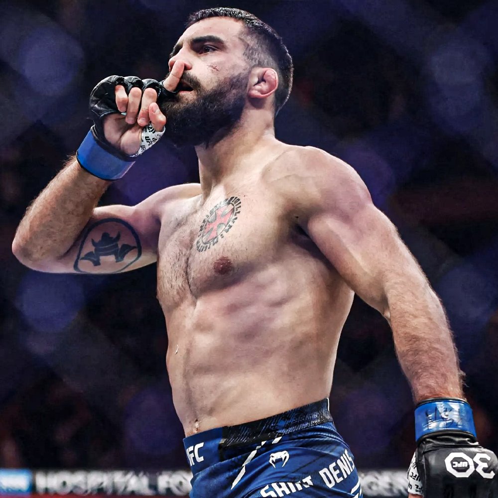 LaSueur_off's tweet image. La réaction de Dustin Poirier au call out de BSD à l'#UFC295 ! 🇫🇷

🗣️ "Quand il m'a call out après sa victoire face à Frevola, j'étais dans le public et je me suis dit "impossible que ça arrive, ce mec a encore des choses à prouver"."

(Dustin Poirier via The MMA Hour)