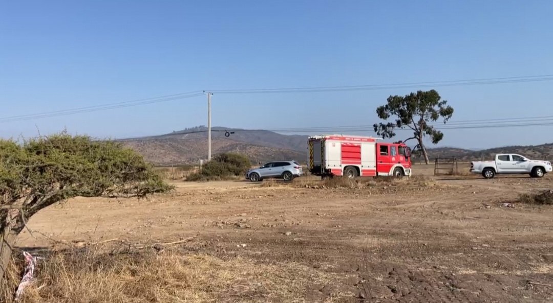 UlloaG_Fernando's tweet photo. 🔴#AHORA| @conaf_minagri informa que incendio forestal Las Salinas, comuna de Papudo, región de #Valparaíso, "no presenta avance y mantiene baja intensidad al interior del área quemada". https://t.co/gJXvxKnzHc