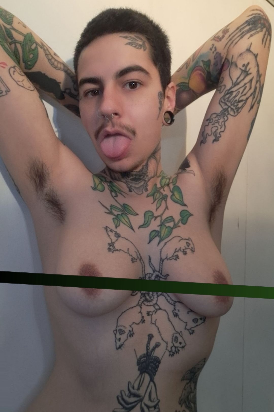 1 pic. Horny AND tipsy. Someone come keep my mouth busy https://t.co/bseWlBqnoA