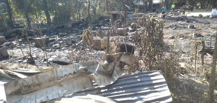 pzl_jourlm's tweet photo. #Myanmar #military’s Orge column waging serial ground assaults and campaigns of terror into Nagar Twin village in #Sagaing’s Monywa town on Jan-3, local reports said, burning an elderly woman to death and leaving more than 100 civilian houses scorched. #WhatsHappeningInMyanmar https://t.co/3T6o1Rz93m