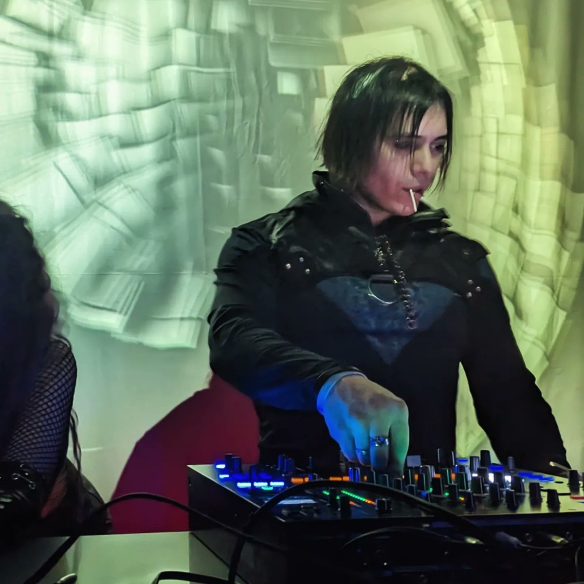 i m p ir u m crypt 🎃 tweet media