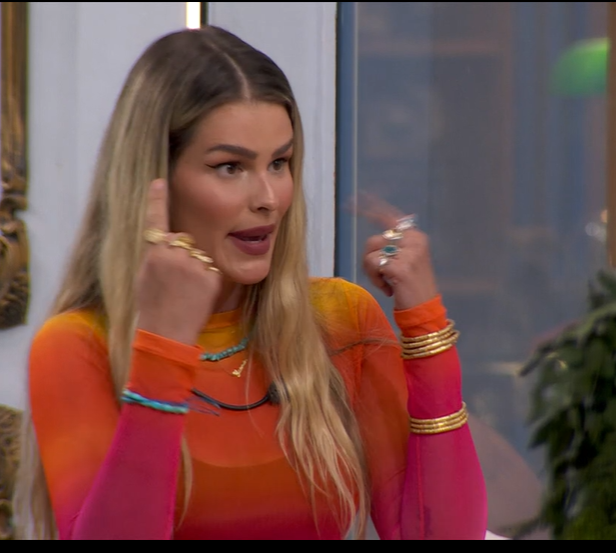 HugoGloss's tweet photo. Davi está pedindo desculpas para Yasmin: "Me desculpa pela forma que me expressei falando 'psiu'". #BBB24 https://t.co/pJ9QE3u9zE