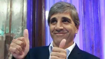 La devaluación de Caputo generó 2,5 millones de pobres. 
O sea, digamos, en menos de dos meses de gobierno empobrecieron a millones de argentinos.

Pero la casta y coso.