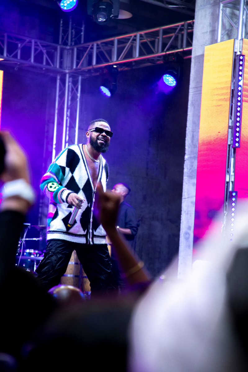 mr_jamesbee's tweet photo. #Tou9Concert PREZIDAN 🔥🐘
@roodyroodboy #Elefan #recap 
.
.
Lensed by @mrjamesbee https://t.co/3HpvBqFTwE