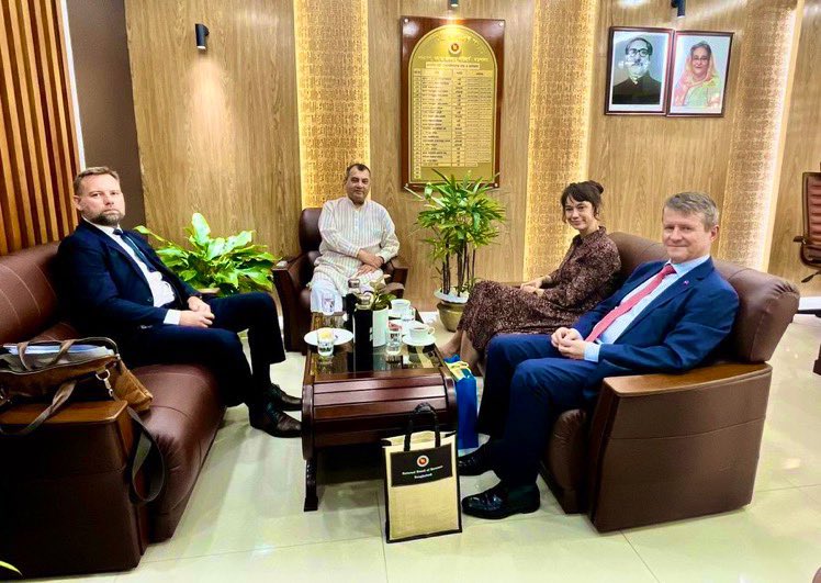 Productive discussion w Environment, Forest & Climate Change Minister of 🇧🇩@saberhc — on enhanced climate change research & cooperation; dissemination of best practices in adaptation and the need for more renewable energy, along with @SwedenAmbBD @NorwayAmbBD 🇧🇩🇩🇰🇳🇴🇸🇪