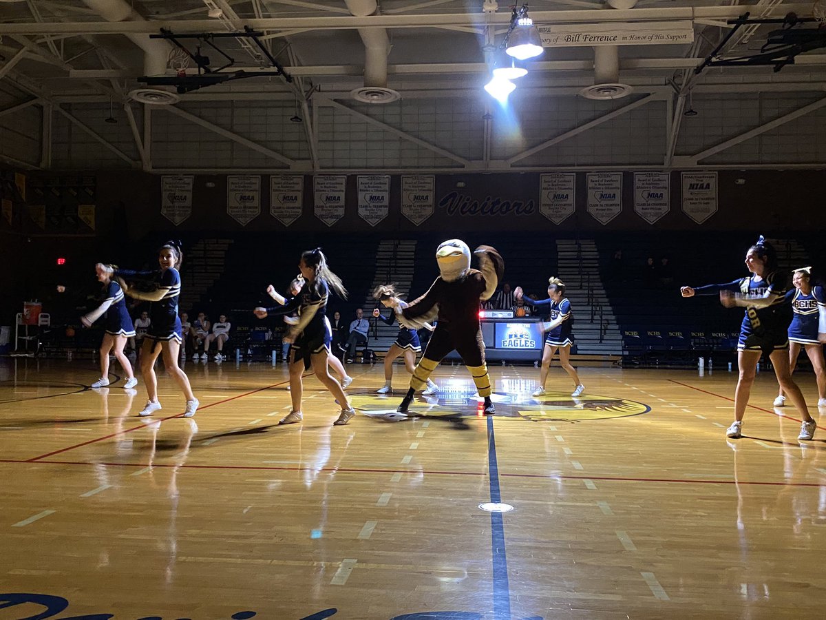 boulder_hs's tweet photo. Cheer Team and VIP Eagle entertaining the crowd at halftime.  #bchs41 #bchscheer https://t.co/IQG2seYGHD